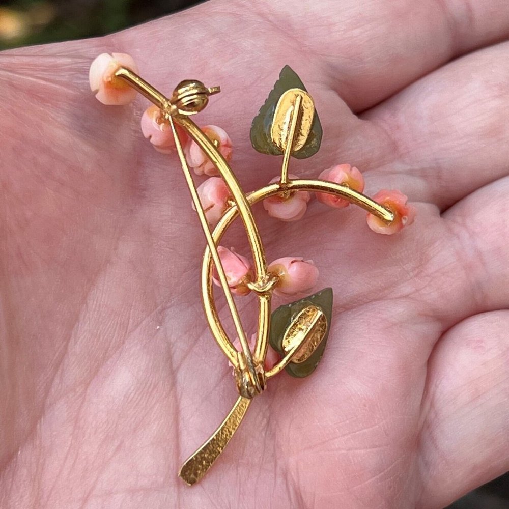 Vintage Swoboda Carved Coral Flowers & Jade Leaf Brooch, 2" Long, 10 Roses - Picture 13 of 13